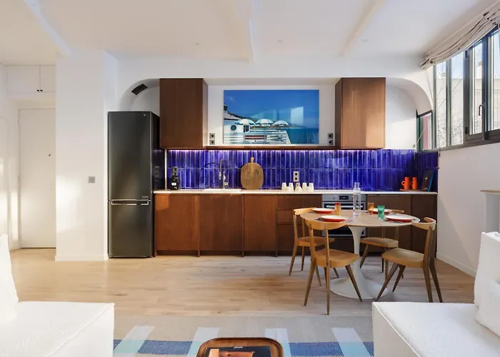 New : Atelier Artiste Montmartre Paryż
