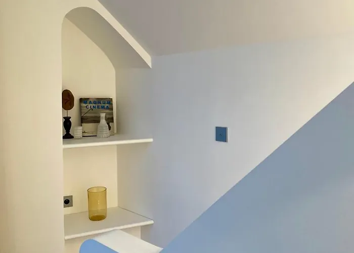 New : Atelier Artiste Montmartre Paryż